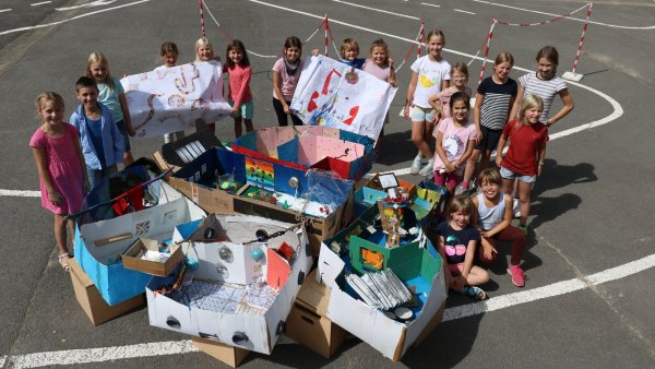 Kinder der Grundschule Wasserfuhr haben sich über die Ferien überlegt, wie ihre Traumschule aussehen könnte. - © Alexandra Schaller
