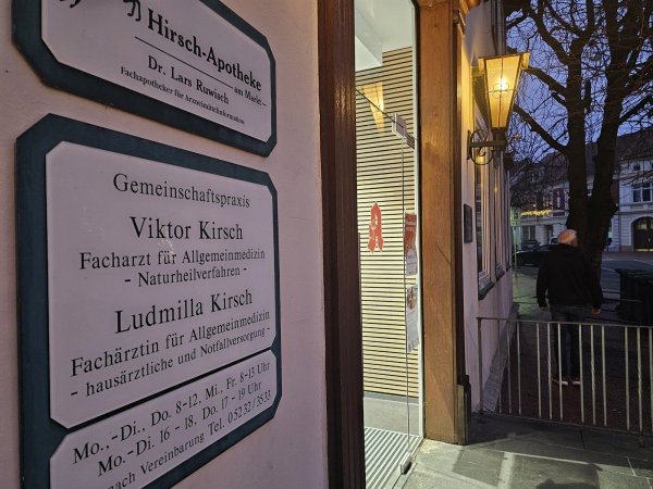 Die Praxis schließt ab Januar. Das Ehepaar Kirsch hört auf, die Patienten und die Kollegen in Lage wurden ab Anfang Dezember darüber informiert. - © Astrid Sewing