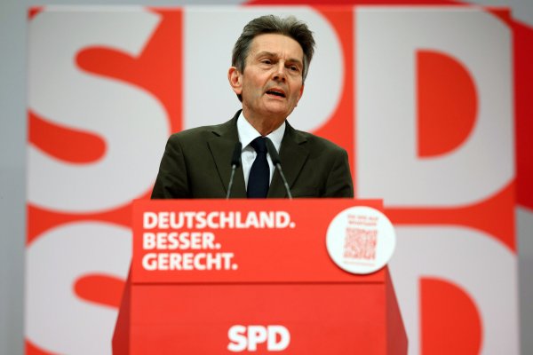 "Die Bundestagswahl wird planmäßig im Jahr 2025 stattfinden, da bin ich sicher", sagt Rolf Mützenich, Vorsitzender der SPD-Bundestagsfraktion. - © Bernd von Jutrczenka/dpa