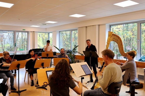 Das Ensemble probt Werke von Giselher Klebe. - © HfM Detmold/Plettenberg