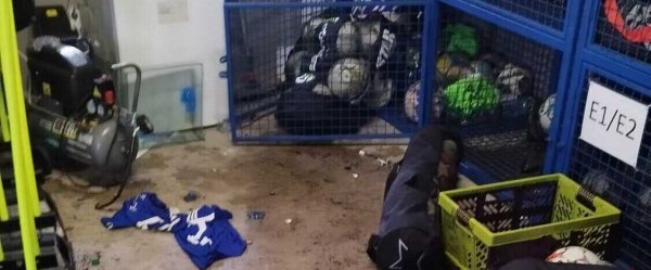 In der Garage haben die unbekannten Täter verschiedene Materialien der Sportler beschädigt und zerstört. - © Raffael Giebel