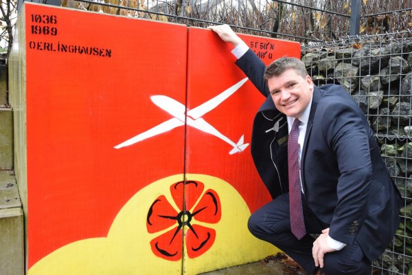 Lars Kettner (40) hat beim Neujahrsempfang, den traditionell die Oerlinghauser FDP organisiert, seiner im vergangenen Jahr verstorbenen Mutter Regina Kettner gedacht. - © Karin Prignitz