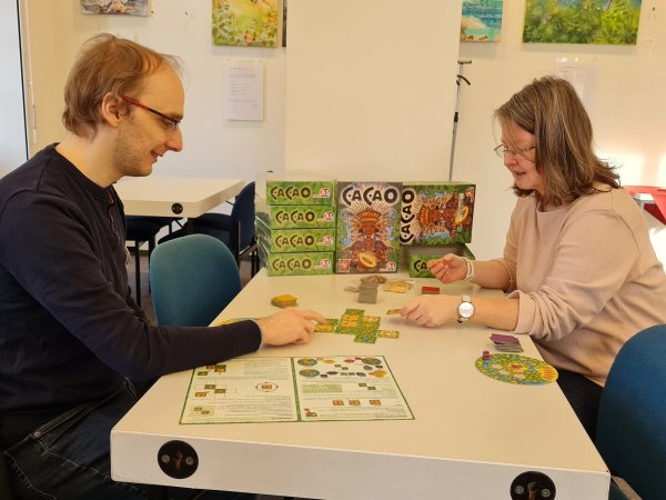 In der Stadtbücherei steht auch ein Cacao-Turnier auf dem Programm. - © Stadt Detmold