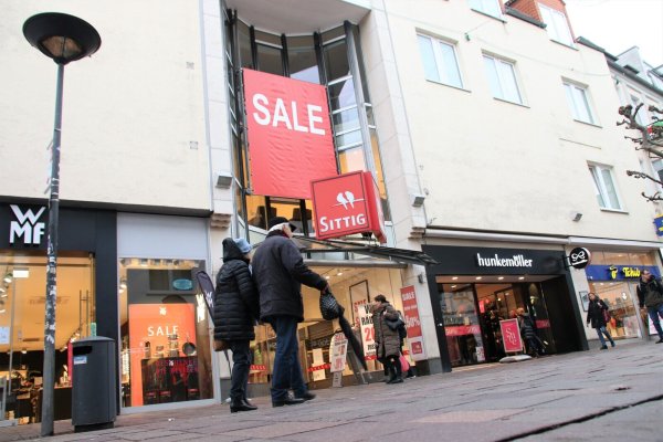 Im Gebäude Westernstraße 6 in Paderborn soll demnächst eine Filiale der dänischen Kette Søstrene Grene, Anbieter für Dekorations- und Geschenkartikel, öffnen. Unterdessen läuft hier noch bis Ende Januar der Ausverkauf im Modehaus Sittig. - © Rajkumar Mukherjee