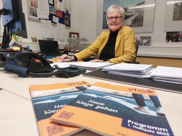 Andrea Lemm ist seit mehr als 30 Jahren bei der Volkshochschule Lippe-Ost beschäftigt. In dieser Zeit hat sie verschiedene Leitungsfunktionen übernommen. - © Michaela Weiße
