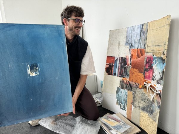 Stefan Höferlin hat eine Ausstellung unter dem Titel "Synthesen" als Andenken an seine verstorbene Mutter Ulla Höferlin vorbereitet. - © Sandra Castrup