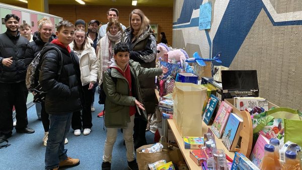 Die Realschule und die Gesamtschule Aspe spenden an die Tafel Bad Salzuflen. - © Gesamtschule Bad Salzuflen