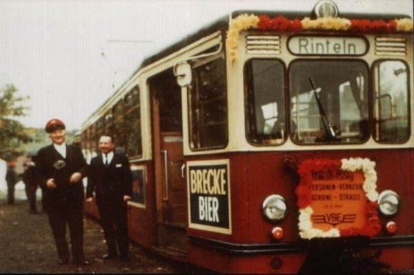 Die letzte Fahrt der Extertalbahn nach Rinteln Ende September 1969: Die Landeseisenbahn möchte einen der historischen Triebwagen zurückholen. Er ist immer noch im Einsatz - bei einem österreichischen Bahnunternehmen. - © Archiv VBE