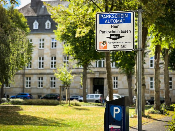 Derzeit bietet kaum ein Parkscheinautomat in Gerichtsnähe die Möglichkeit an, per Kreditkarte zu bezahlen. Das könnte sich bald ändern. Drei Automaten könnten umgerüstet werden. - © Raphael Bartling