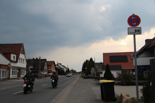 Die FDP wünscht sich, dass auf dem Abschnitt der Salzufler Straße zwischen Steinweg und der Gabelung zur Kirchheider Straße künftig Tempo 30 gilt. - © Nadine Uphoff