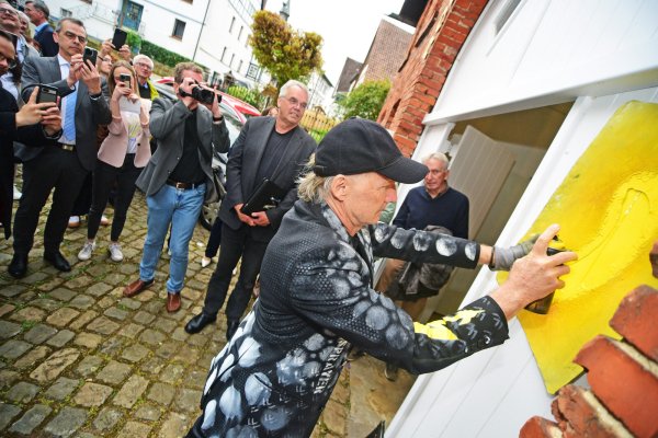 „Bananensprayer“ Thomas Baumgärtel war in Schwalenberg zu Gast. - © Nicole Ellerbrake