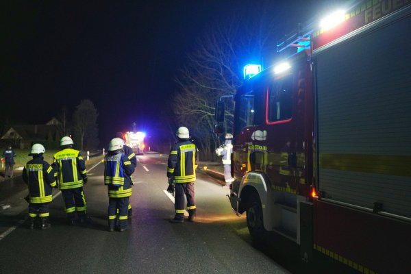 Auf der B 66 bei Helpup sind zwei Fahrzeuge zusammengestoßen. - © Freitag TV