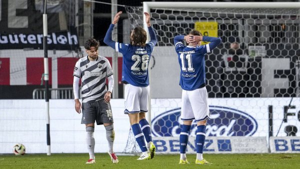 Roberts Uldrikis (Nummer 28) und Joel Grodowski (Nummer 11) vergaben bei Arminias 0:1-Niederlage in Sandhausen haufenweise beste Tormöglichkeiten. - © IMAGO/foto2press