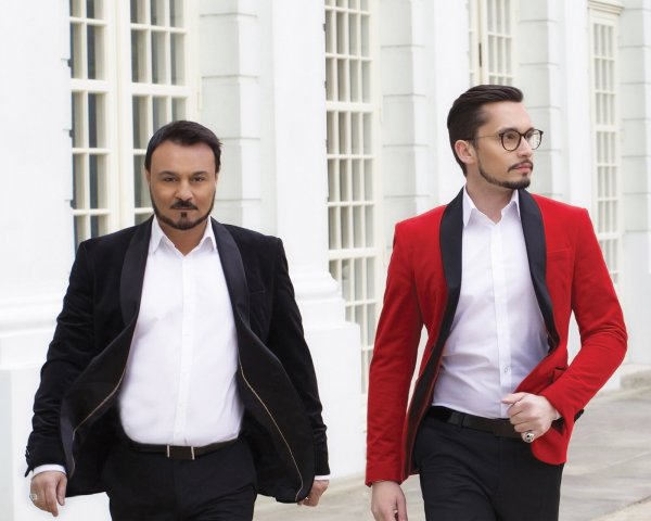 Laden zum Mitsummen ein: Toni Di Napoli und Pietro Pato wollen in der Heilig-Geist-Kirche eine gelungene Pop-Klassik-Mischung bieten. - © Christian Weikirchen