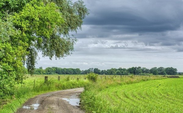 Regenwolken ziehen über das Land. - © Pixabay