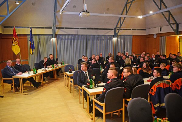 Die Jahreshauptversammlung der Augustdorfer Feuerwehr war gut besucht. - © Nicole Ellerbrake