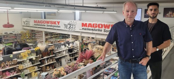 Da hatten sie noch Hoffnung: Peter (links) und Ricardo Magowsky wollten das Unternehmen in Eigenregie retten und konnten sich der Unterstützung ihrer Mitarbeiter sicher sein. Doch es hat nicht gereicht. - © Katrin Kantelberg