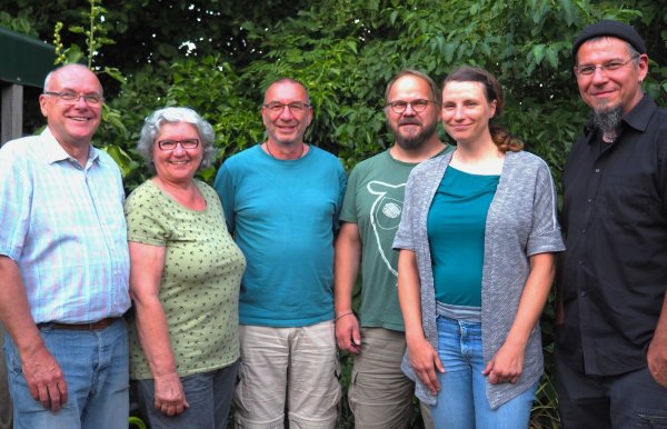 Das neue Vorstandsteam des Ortsverbands der Leopoldshöher Grünen mit Hans Jürgen Busch (von links), Birgit Kampmann, Dieter Brinkmann, Andreas Puchert, Susan Tschirschke und Carsten Sandmann. Foto: Bündnis 90/Die Grünen - © Bündnis 90/Die Grünen