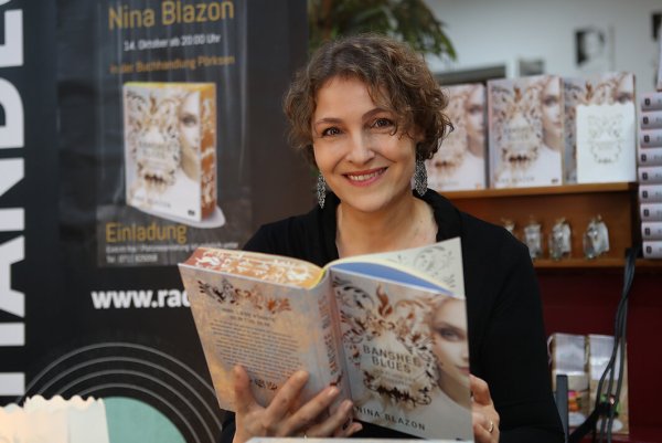 Die Bestseller-Autorin Nina Blazon stellt am 8. November im Bürgerhaus ihr Buch „Ich träumte von einer Bestie“ vor. - © Holger Strehlow
