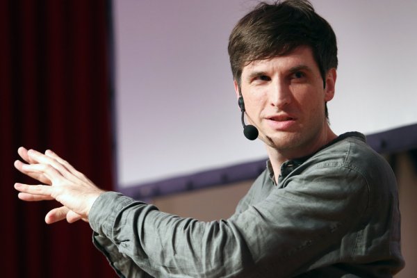 Jonathan Sachse ist beim Medien-Talk in Detmold zu Gast. - © Alex Lehn