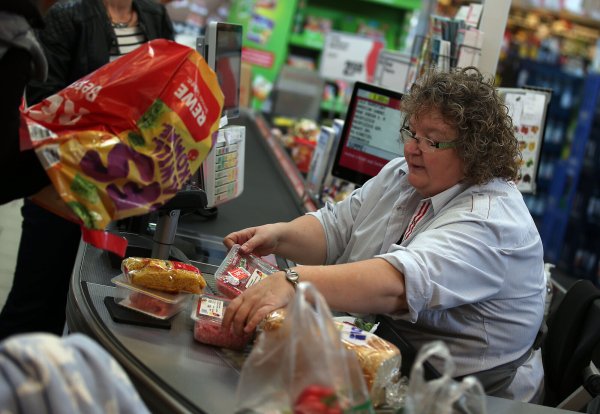 Wer beispielsweise in Supermärkten einkauft, kann mit Payback und Co. Punkte sammeln. Nun wollen neue Anbieter wie Shopback oder Shoop den deutschen Markt erobern. - © dpa