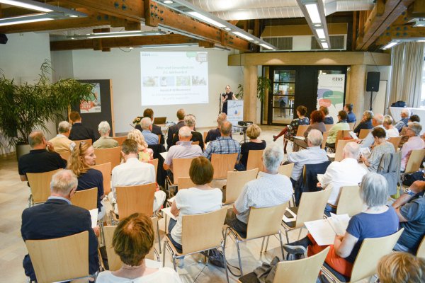 Die Ezus-Sommerakademie will eine Plattform für Diskussionen über Zukunftsfragen bieten - © Ezus