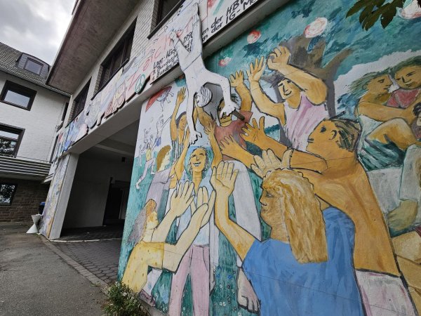Die Notunterkunft für Geflüchtete in Hörste geht in der kommenden Woche in den Betrieb. Danach wird es einen Runden Tisch geben, was gut und was schlecht läuft soll hier angesprochen werden. Es gibt noch freie Plätze am Tisch für Hörsterinnen und Hörster. - © Astrid Sewing