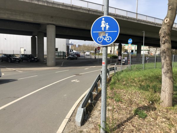 Blick in die Schülerstraße in Richtung Marktkauf. - © Sven Kienscherf