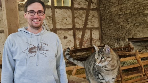 Fabian Fester hat in der Biologischen Station seinen Traumjob als wissenschaftlicher Mitarbeiter gefunden. - © Marianne Schwarzer