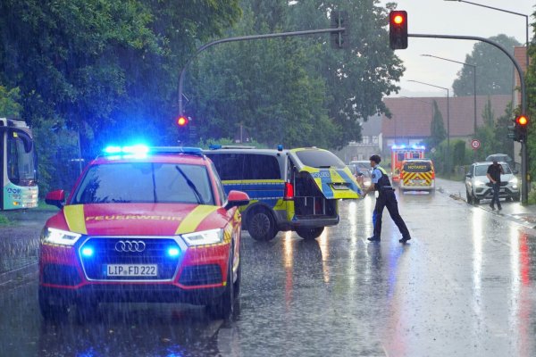 Polizei, Feuerwehr, Rettungsdienst und Stadt sind am frühen Dienstagabend am Plantagenweg im Einsatz gewesen. - © FreitagTV