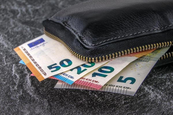 Betrüger haben eine Detmolder Seniorin um ihr Erspartes gebracht. - © Symbolbild Pixabay