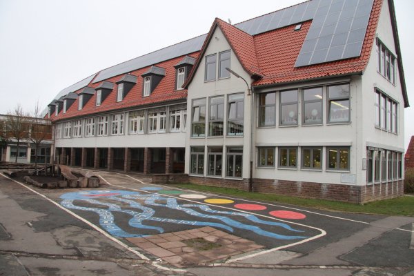 Die Grundschule Horn platzt aus allen Nähten. Dem Schulleiter zufolge würde der Platz nicht einmal reichen, wenn die OGS in die Turmschule umzöge. - © Dieter Asbrock