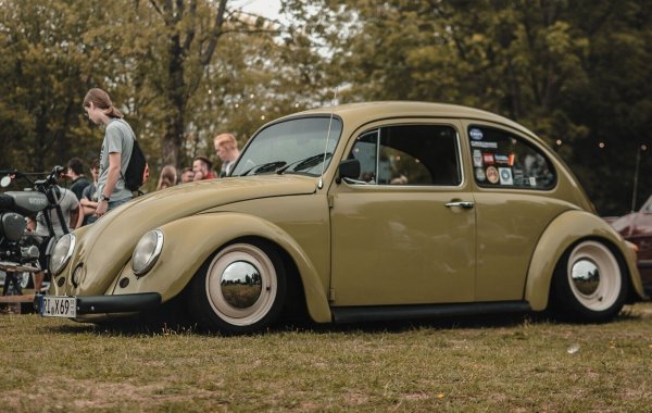 Liebhaber besonderer Fahrzeuge werden sich am Samstagnachmittag am Schiedersee tummeln. Es gibt allerhand Schätze aus Chrom und Blech zu sehen. - © Niklas Sonnenberg