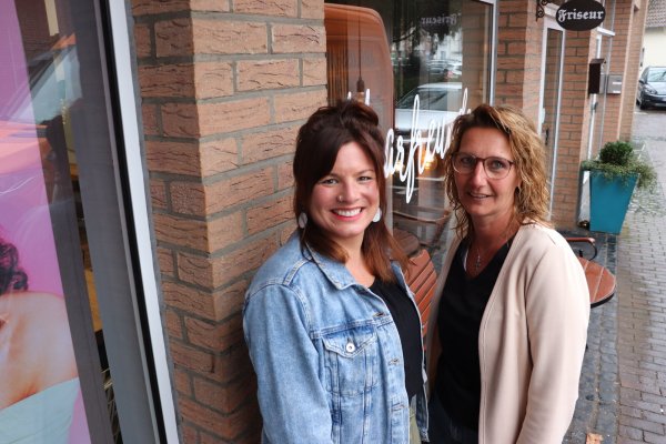 Katja Uekötter (l.) und Kerstin Vertkersting teilen sich die Unternehmensführung, um Familie und Geschäft vereinen zu können. - © Jemima Wittig