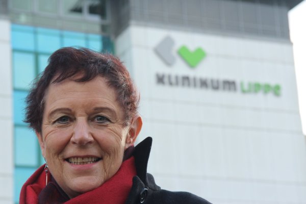 Dr. Christine Fuchs findet klare Worte. Sie verknüpft ihr eigenes berufliches Schicksal mit dem von dem des Hauptgeschäftsführers des Klinikums, Dr. Johannes Hütte. - © Martin Hostert(LZ)
