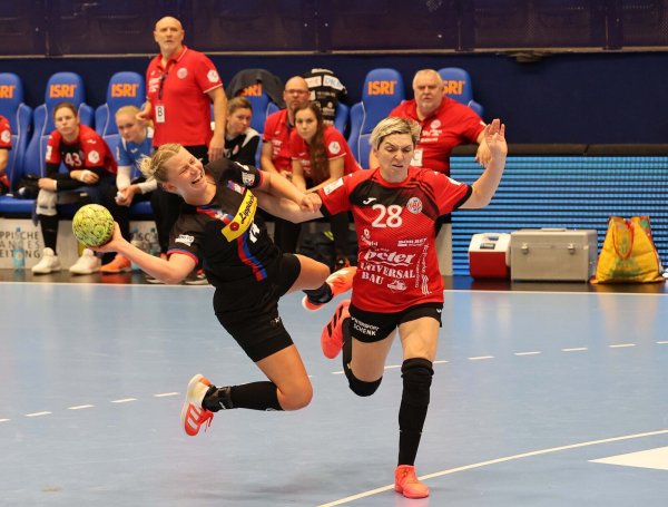 Die für Blomberg spielende Tschechin Kamila Kordovska (links) will sich in Neckarsulm wie hier gegen Thüringens Lydia Jakubisova ins Zeug legen.  - © Paul Cohen