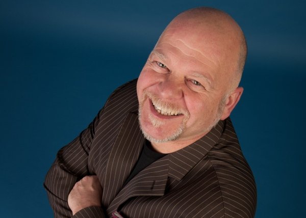 Bernd Gieseking präsentiert sein Programm in der Ziegelei Lage. - © Newtone Musik- und Kulturmanagement