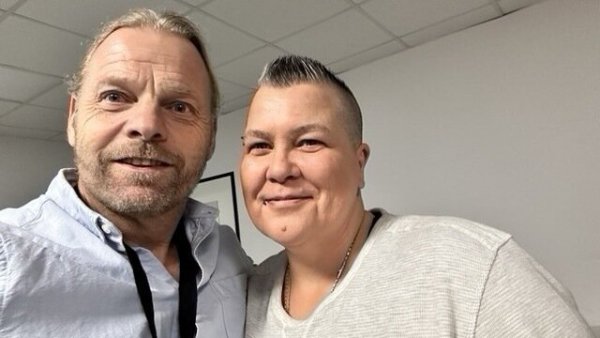 Der Autor Dr. Thomas Kruse (links) mit Caro, der Protagonistin des neuen Buches. - © Fotorechte: Dr. Thomas Kruse