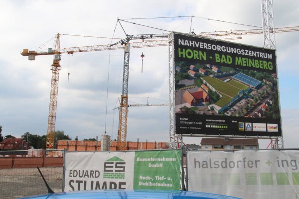 Derzeit ruhen die Arbeiten auf der Baustelle Fachmarktzentrum Kampstraße aufgrund eines Gerichtsbeschlusses. Mit einem nachgebesserten Bebauungsplan will die Stadt Fehler abstellen. - © Dieter Asbrock