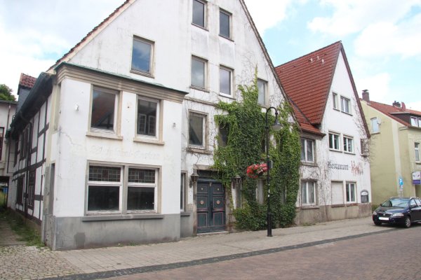 Die neue Immobiliengesellschaft könnte das frühere Hotel-Restaurant Zur Post in Horn sanieren und umbauen und so neuen Wohnraum schaffen. Es befindet sich im Besitz der Stadt. - © Cordula Gröne
