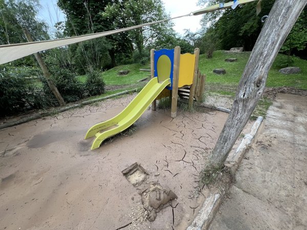 Die AWO-Kita am Paradies hat es besonders schlimm getroffen. Das Außengelände wird über längere Zeit gesperrt bleiben müssen. - © Seda Hagemann