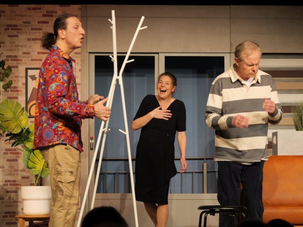 Erfolgreiche Premiere der Komödie "Das Abschiedsdinner" im Theater Stattgespräch. Mit Stephan Gottwald, Kathrin Wolters und Frank Wiemann (von links). - © Thomas Krügler