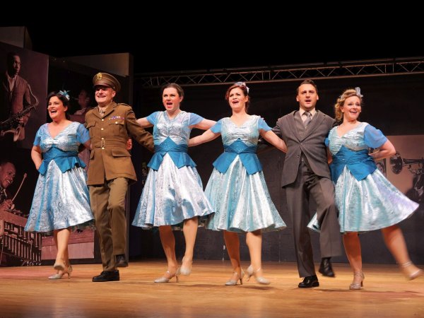 "Das Fräulein Wunder" überzeugt mit Witz, Charme und brillanten Stimmen. Mit dabei sind Amelie Sturm, Benjamin Hille, Martin Mulders, Sorina Kiefer, Paul Schaeffer und Diana Gantner (von links). - © Thomas Krügler