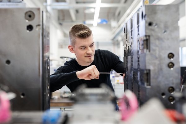 Das Detmolder Unternehmen Weidmüller investiert nachhaltig in die Ausbildung seiner mehr als 100 Lehrlinge. - © Weidmüller Detmold