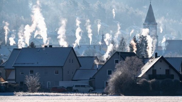 Die Luftqualität in Lippe ist aktuell schlecht - ein Grund sind die kalten Nachttemperaturen, die die Durchmischung der Luftschichten behindern. Dazu kommt gerade viel Saharastaub bei uns an. - © dpa