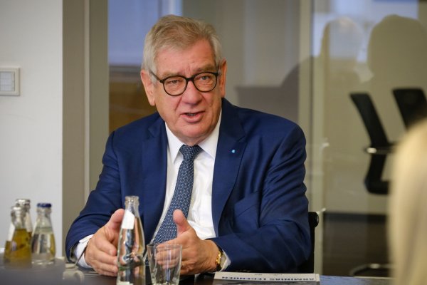 Arndt Kirchhoff beim Redaktionsbesuch in Bielefeld. - © Andreas Zobe