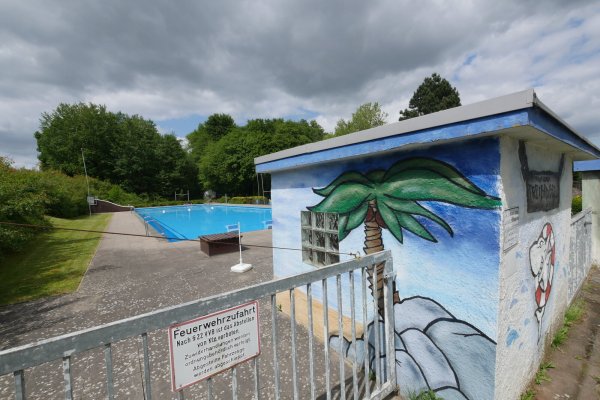 Das Beller Freibad könnte eine Alternative zum geschlossenen Eggebad sein. Die Stadt müsste dann aber einen Schwimmmeister stellen, heißt es seitens des Trägervereins. - © Jost Wolf