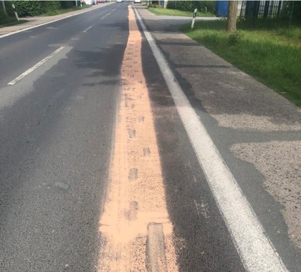 Die Ölspur zog sich über eine Strecke von 2,5 Kilometern. - © Feuerwehr Lügde