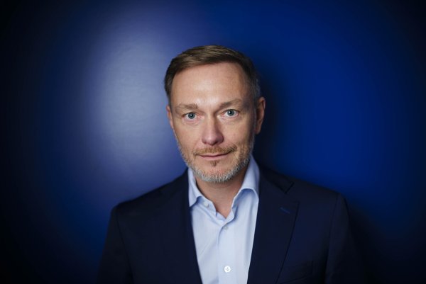 Der FDP-Parteivorsitzende Christian Lindner kommt am 11. Januar zu einem Wahlkmapfauftritt nach Bielefeld. - © photothek.de