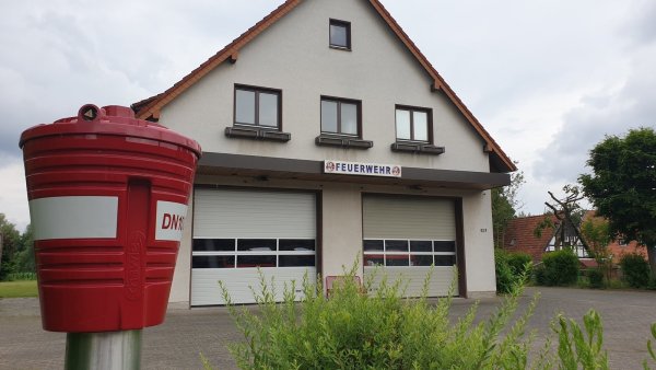 Das Feuerwehrhaus an der Bielefelder Straße in Lieme ist etwas in die Jahre gekommen. - © Nadine Uphoff